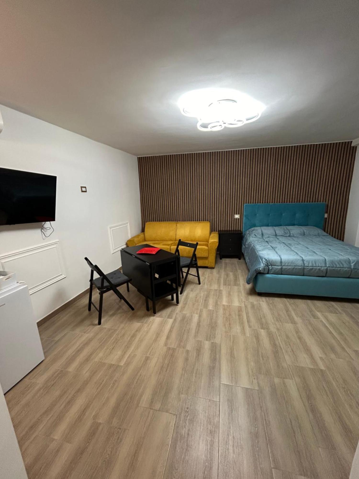 Brother's 50 Apartment Naples